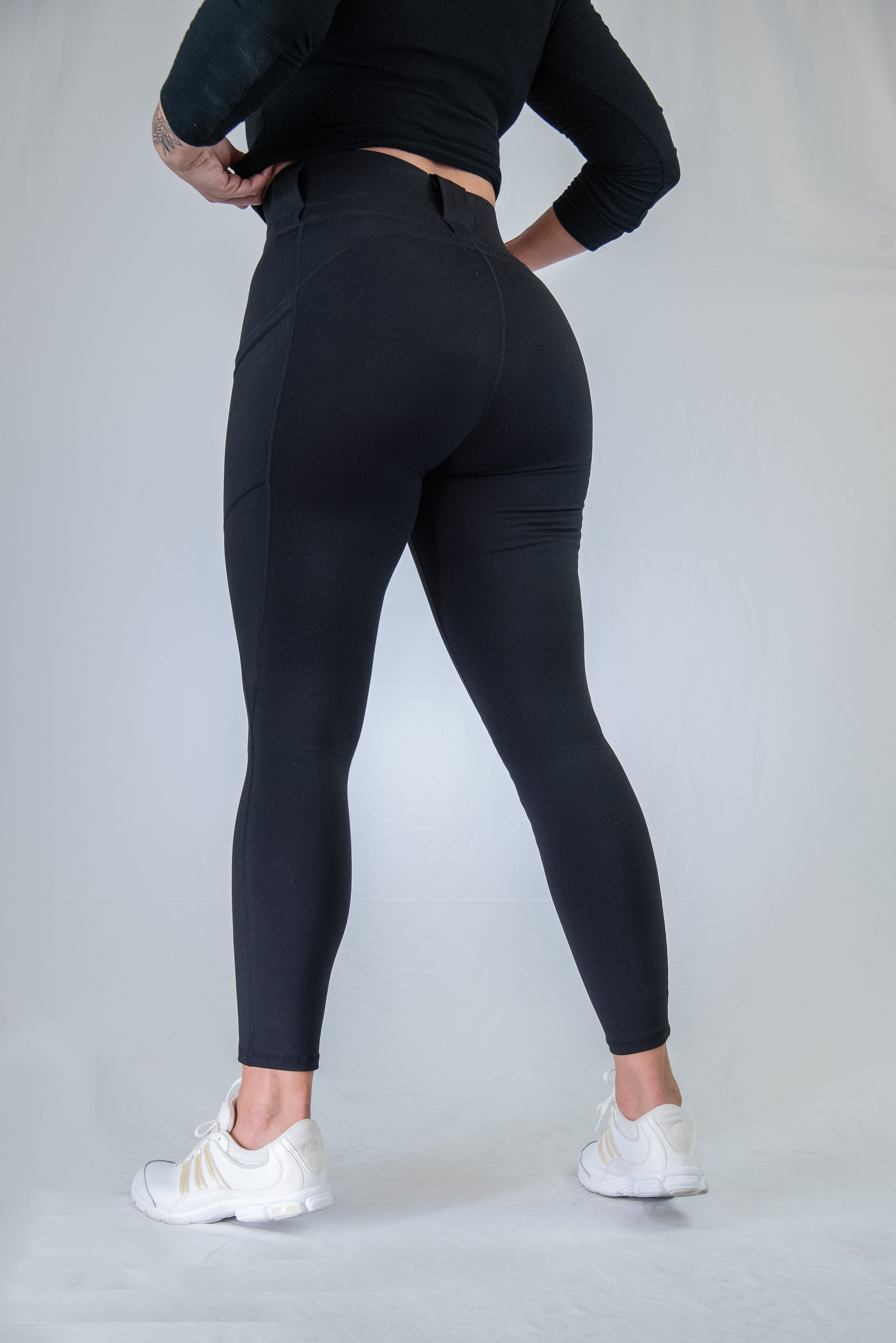 Big booty thick curvy in black leggings